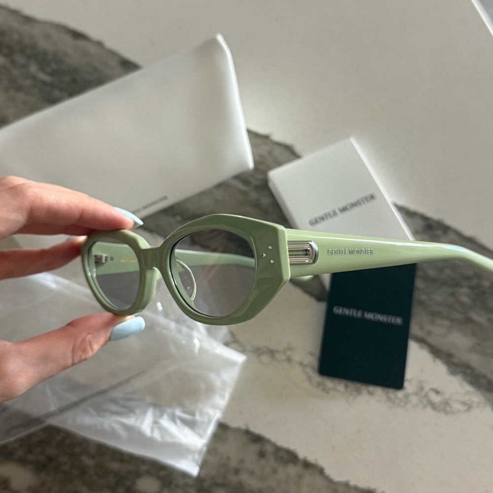 GENTLE MONSTER Sage Green Sunglasses - Picture 2 of 8